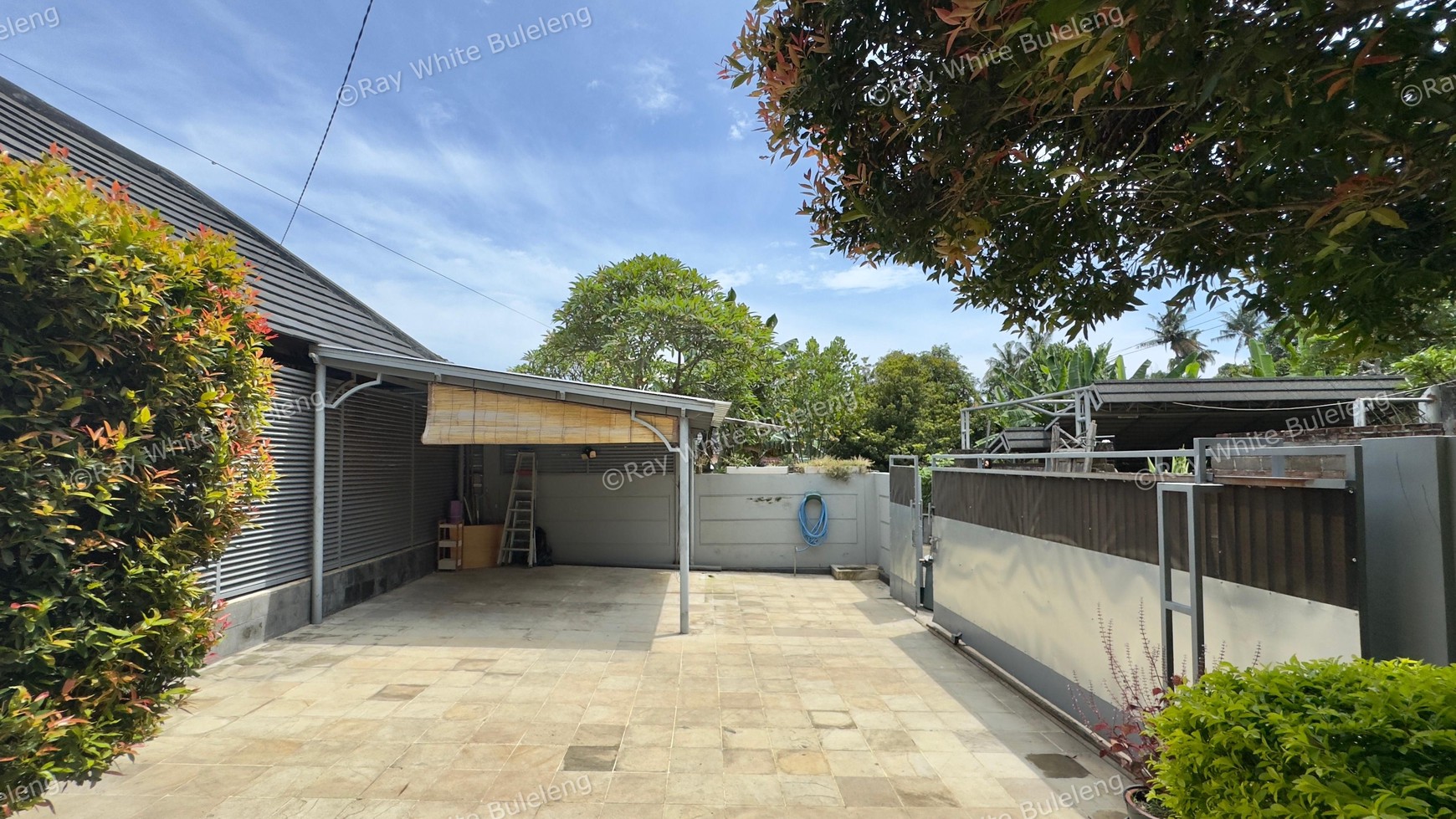 CHARMING 3-BEDROOM VILLA - JUST 5 MINUTES FROM LOVINA