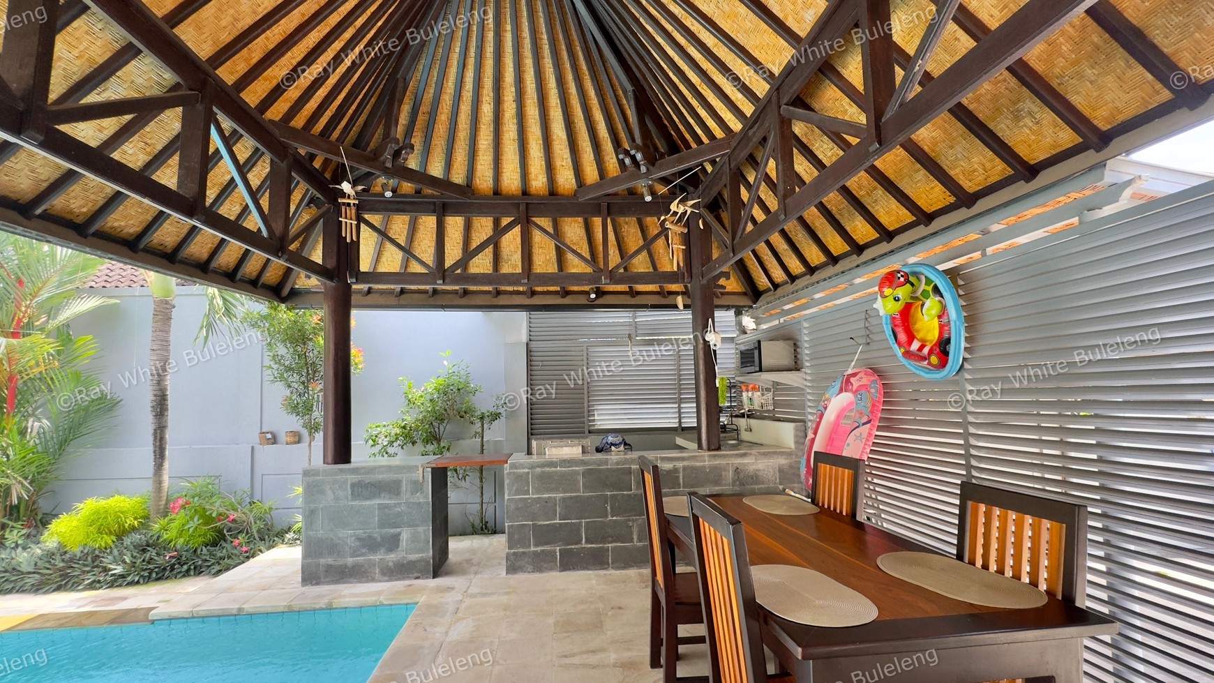 CHARMING 3-BEDROOM VILLA - JUST 5 MINUTES FROM LOVINA