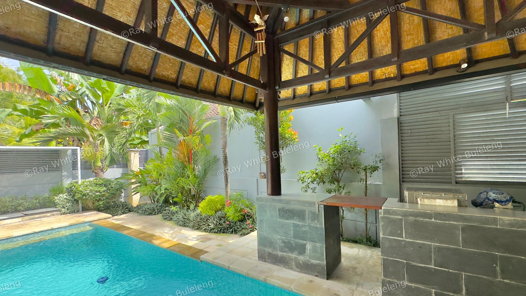 CHARMING 3-BEDROOM VILLA - JUST 5 MINUTES FROM LOVINA
