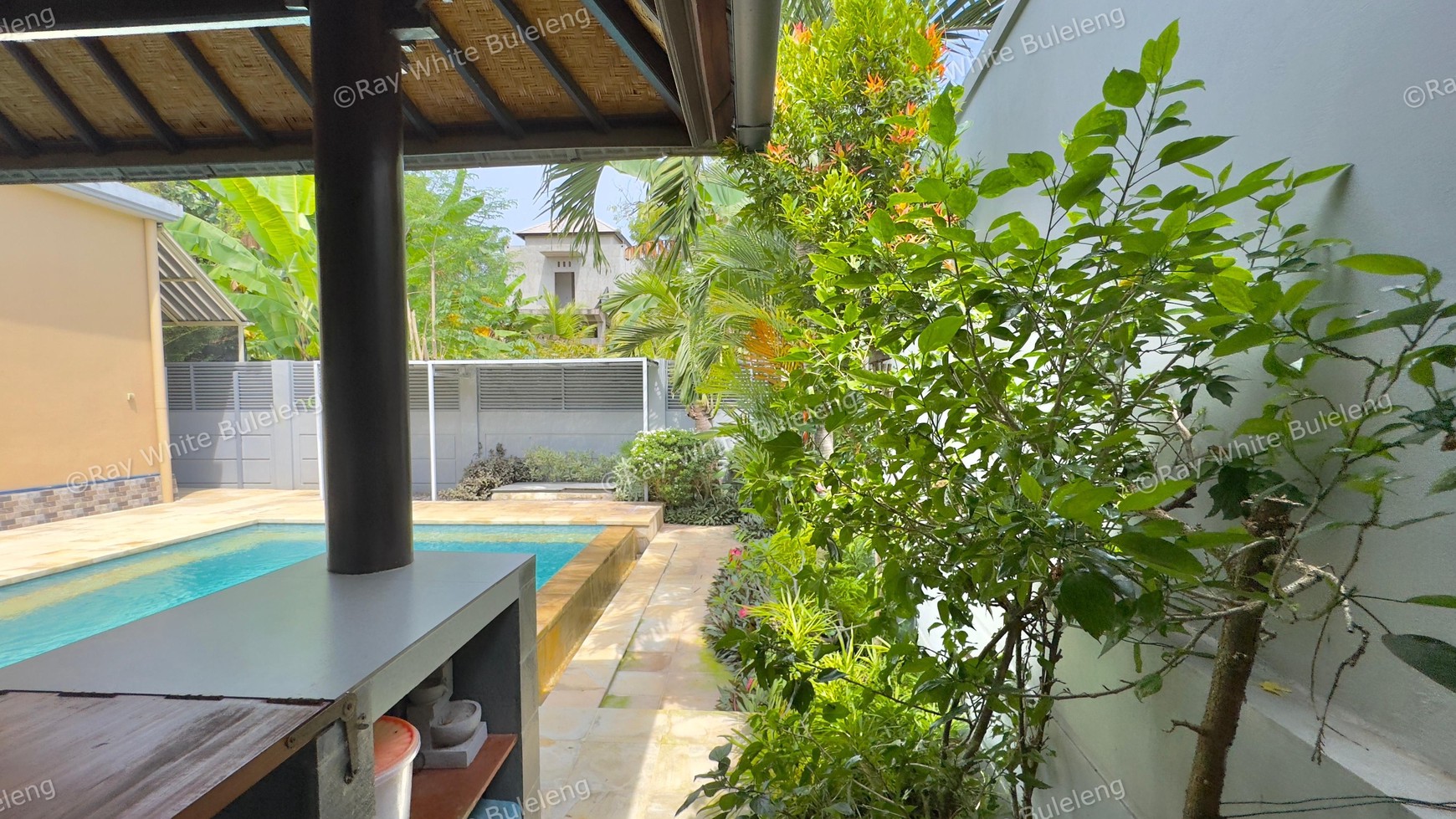 CHARMING 3-BEDROOM VILLA - JUST 5 MINUTES FROM LOVINA