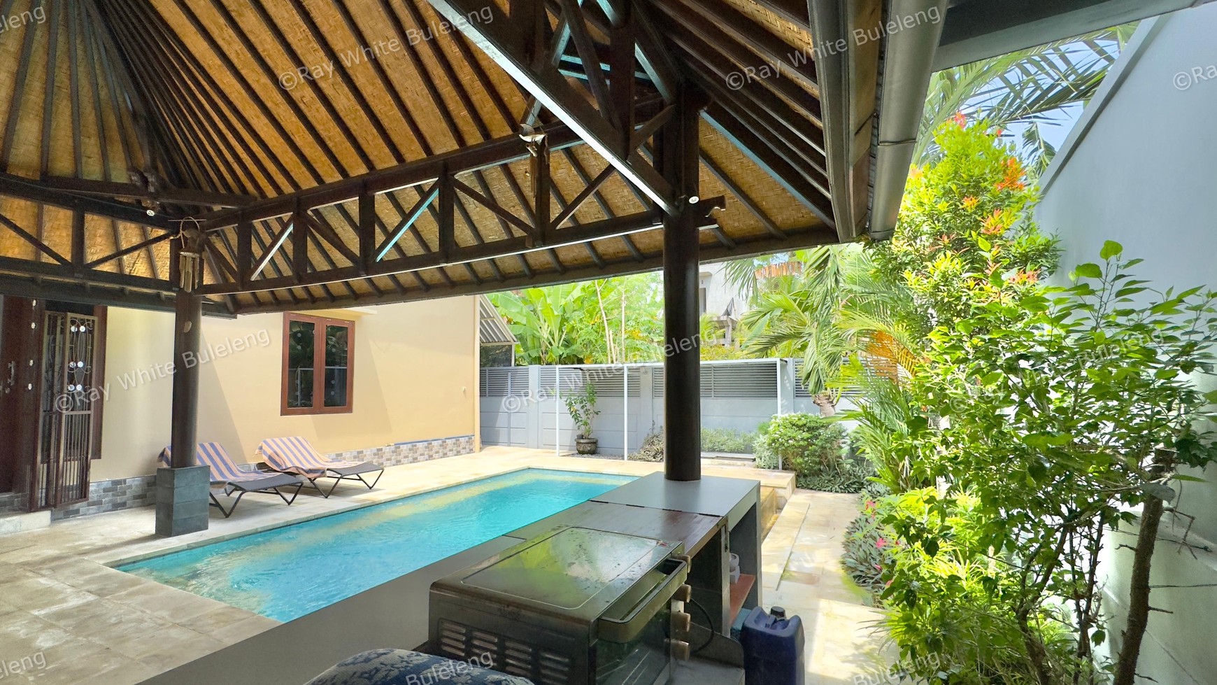 CHARMING 3-BEDROOM VILLA - JUST 5 MINUTES FROM LOVINA
