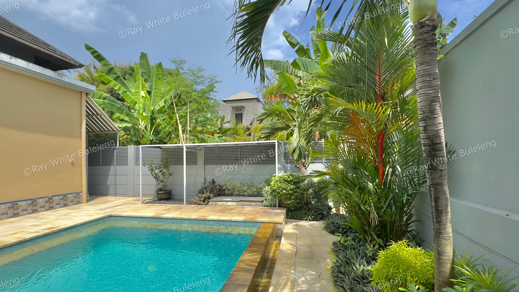 CHARMING 3-BEDROOM VILLA - JUST 5 MINUTES FROM LOVINA