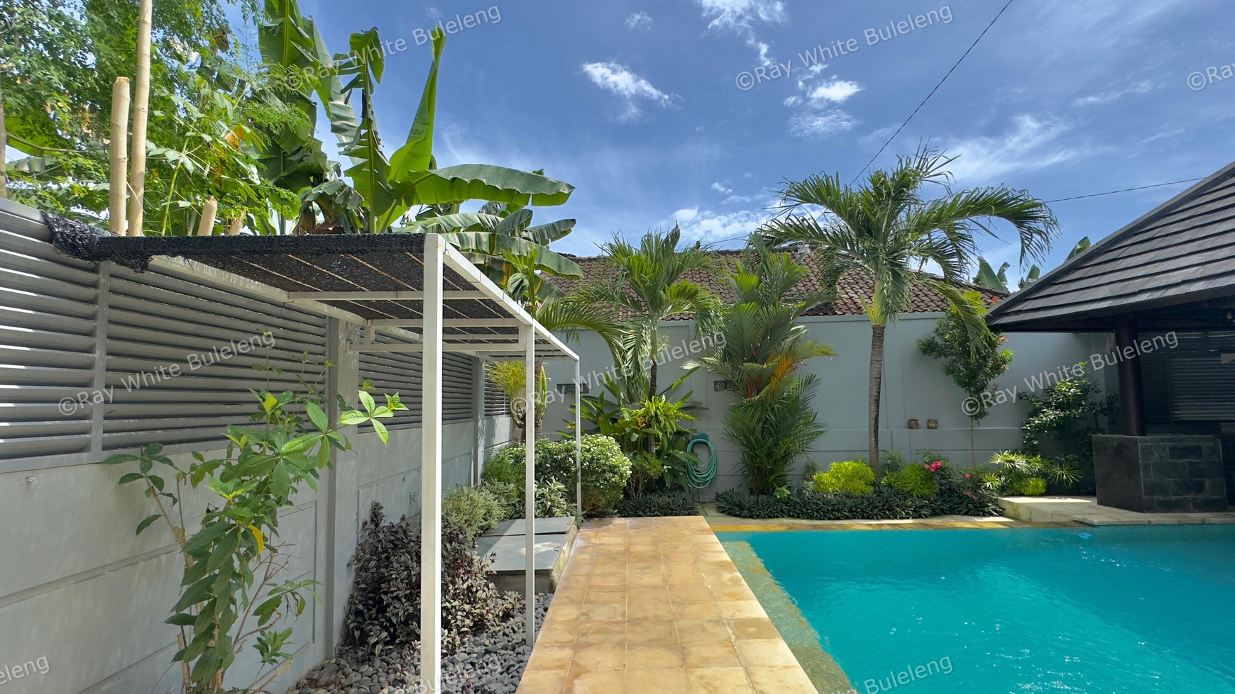 CHARMING 3-BEDROOM VILLA - JUST 5 MINUTES FROM LOVINA