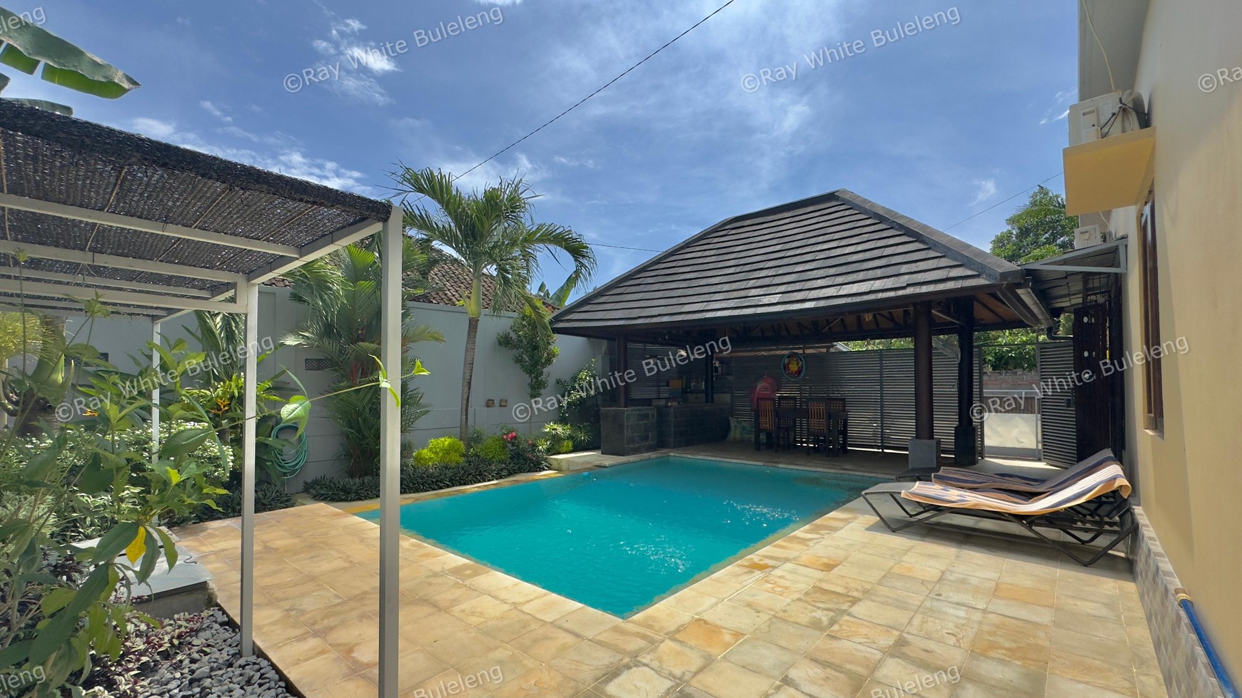 CHARMING 3-BEDROOM VILLA - JUST 5 MINUTES FROM LOVINA