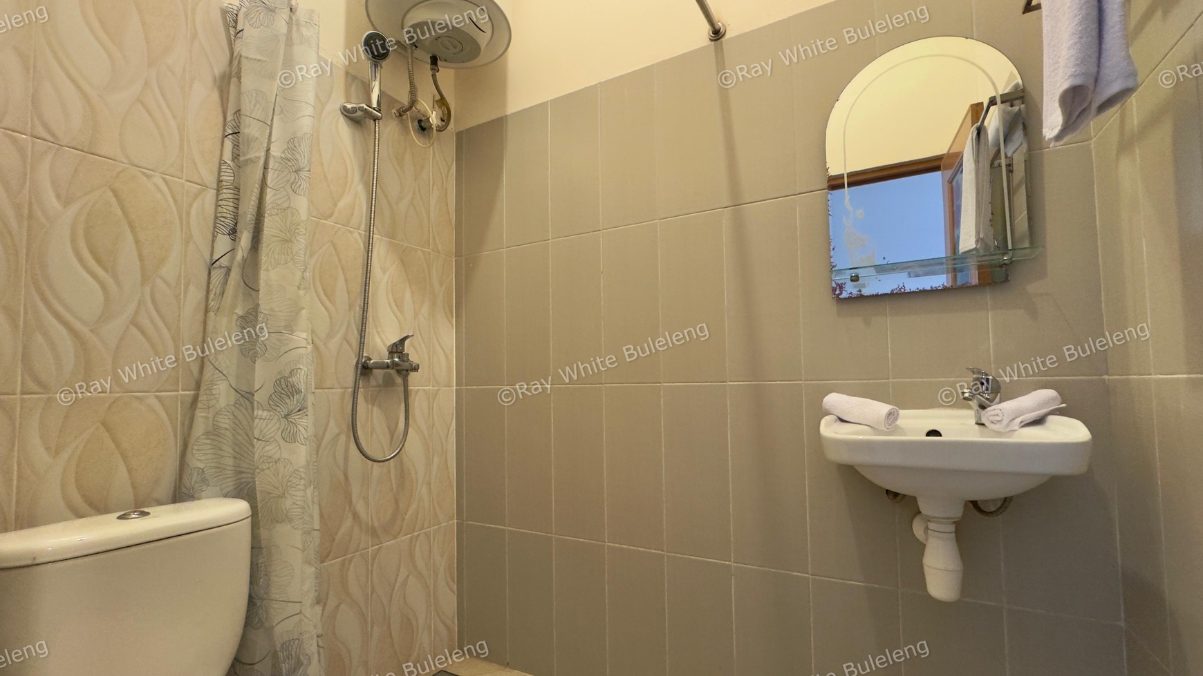 CHARMING 3-BEDROOM VILLA - JUST 5 MINUTES FROM LOVINA