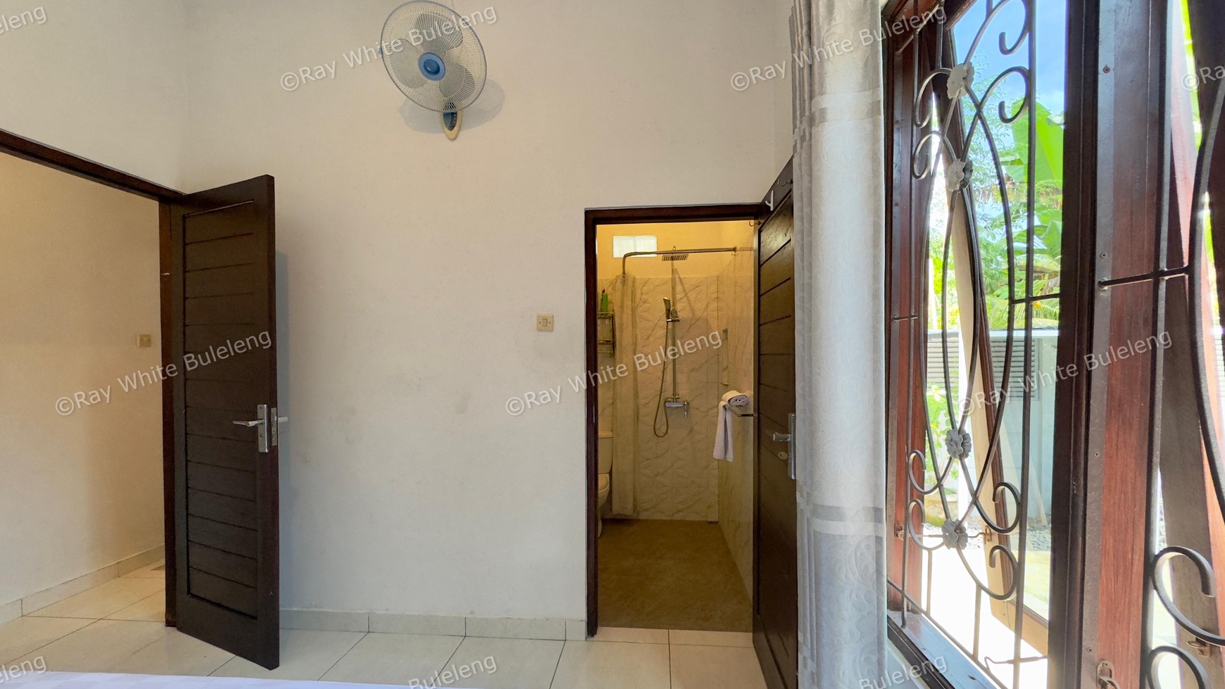 CHARMING 3-BEDROOM VILLA - JUST 5 MINUTES FROM LOVINA