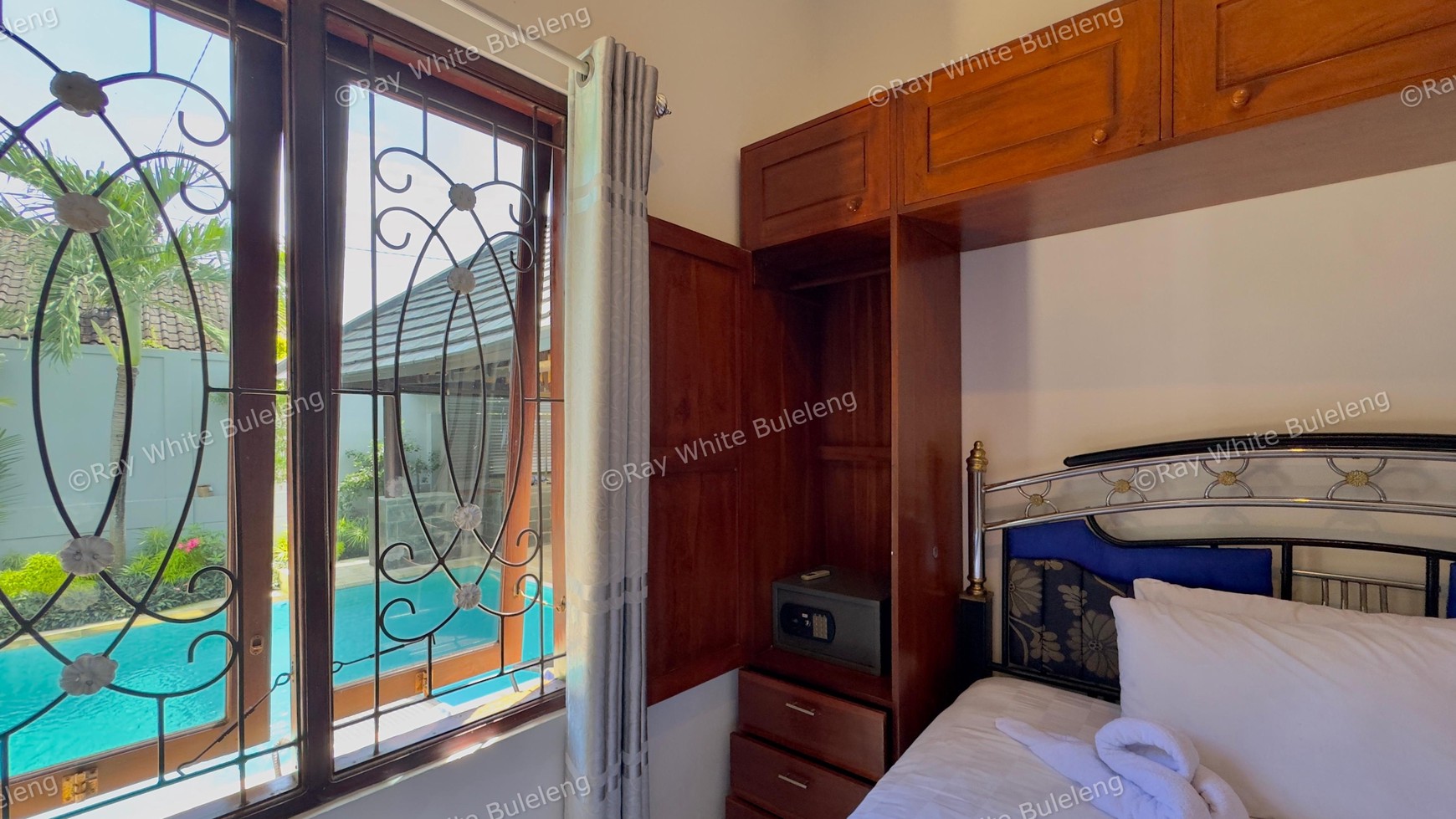 CHARMING 3-BEDROOM VILLA - JUST 5 MINUTES FROM LOVINA
