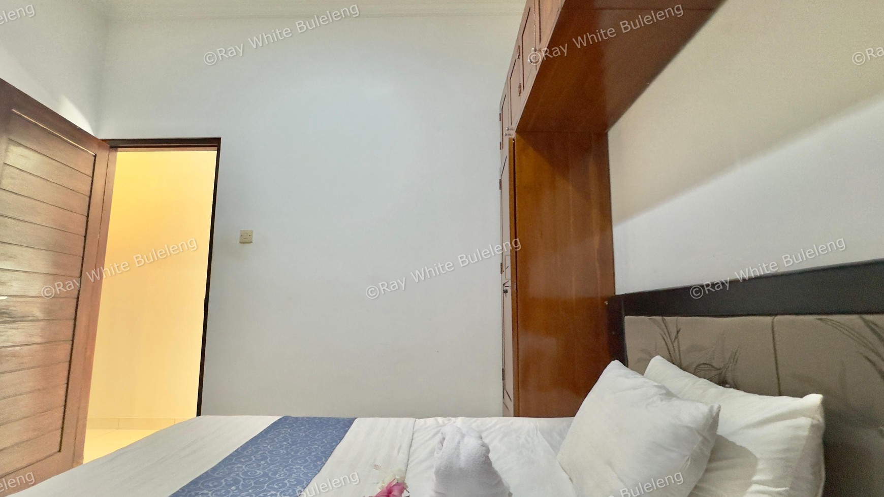 CHARMING 3-BEDROOM VILLA - JUST 5 MINUTES FROM LOVINA