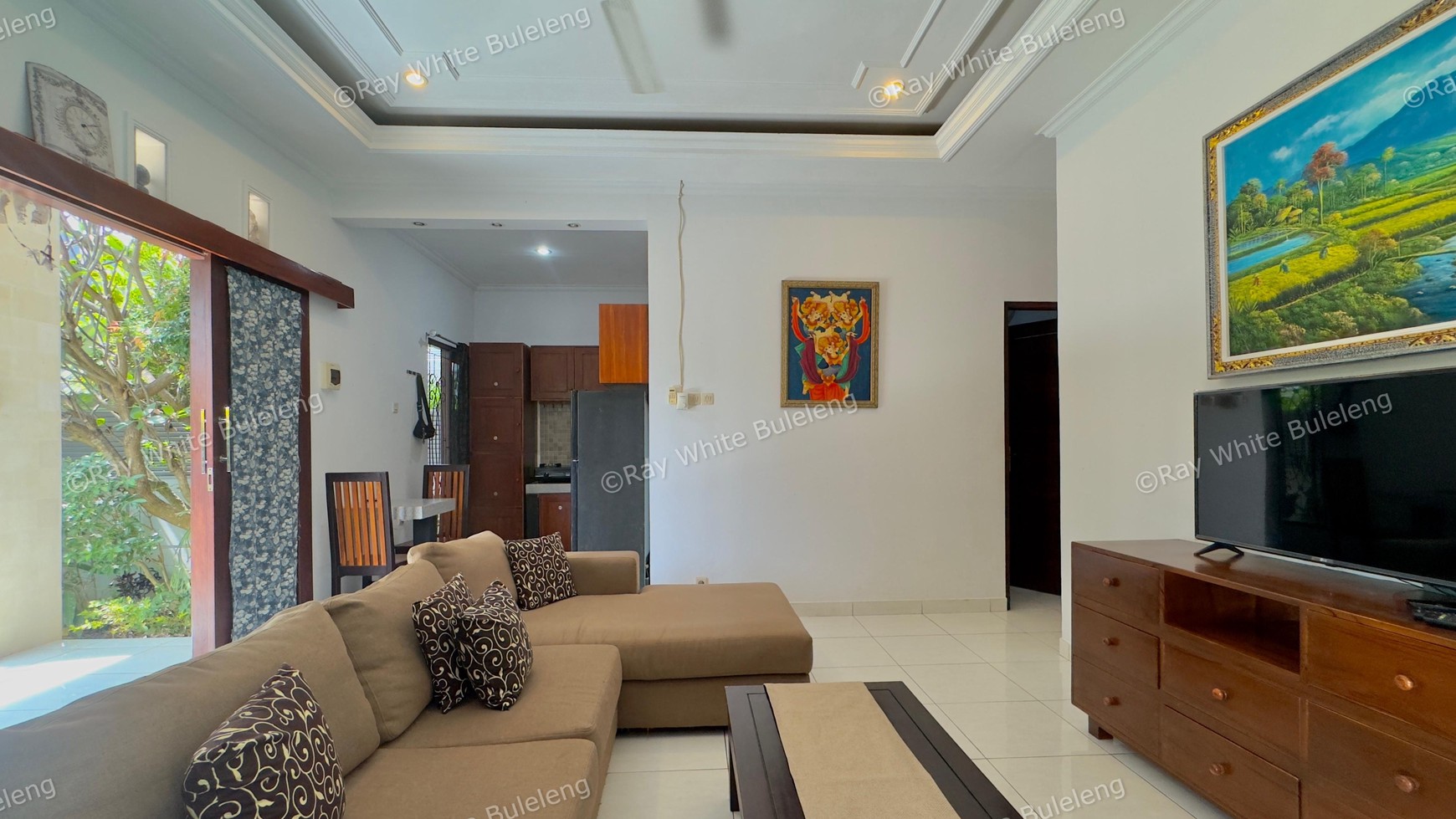CHARMING 3-BEDROOM VILLA - JUST 5 MINUTES FROM LOVINA
