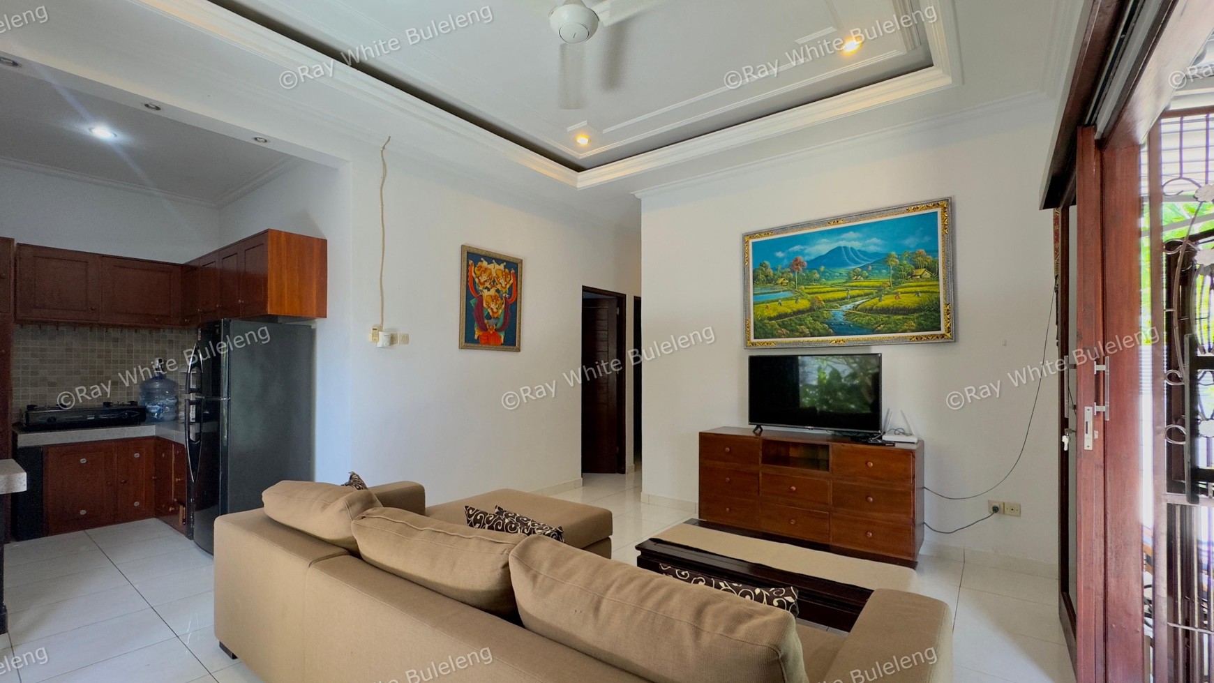 CHARMING 3-BEDROOM VILLA - JUST 5 MINUTES FROM LOVINA