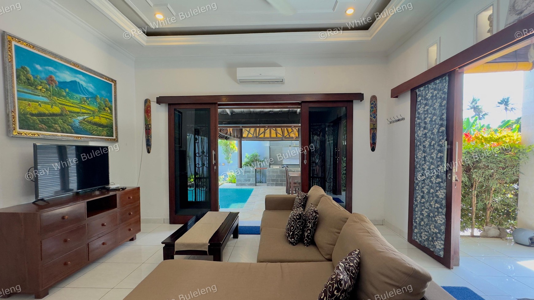CHARMING 3-BEDROOM VILLA - JUST 5 MINUTES FROM LOVINA