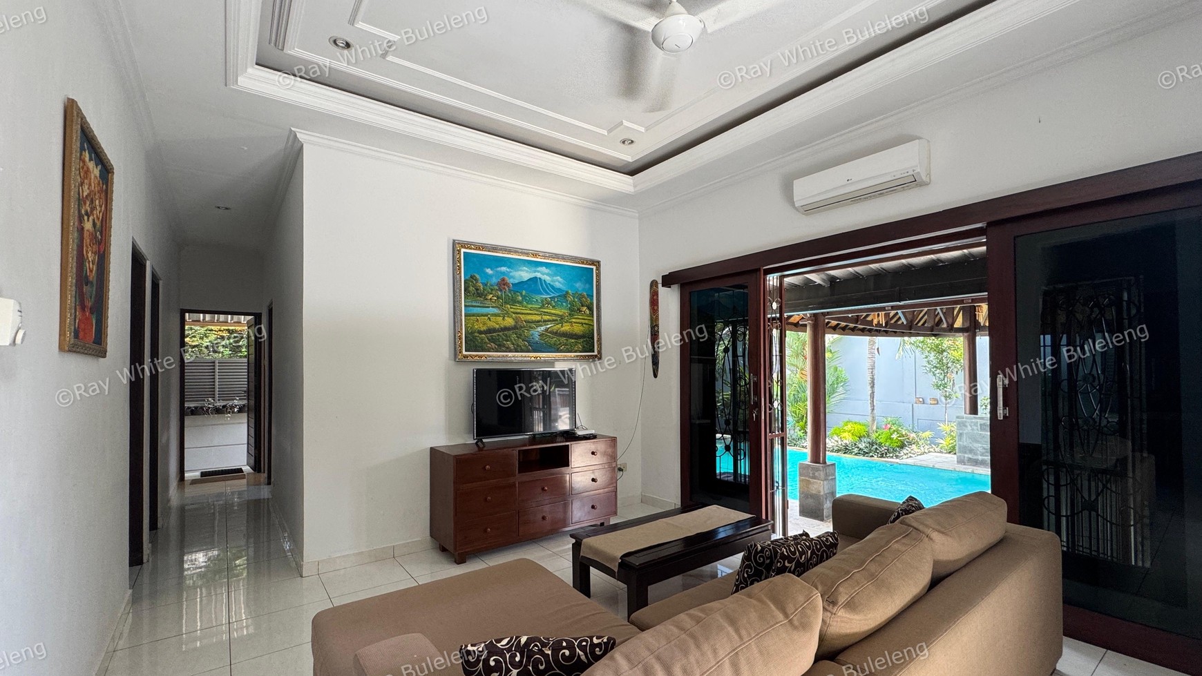 CHARMING 3-BEDROOM VILLA - JUST 5 MINUTES FROM LOVINA