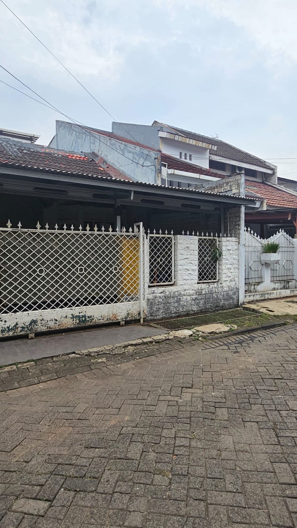 Rumah Siap Huni dengan Hunian Nyaman dan Asri di @Bintaro Jaya, Sektor 5.