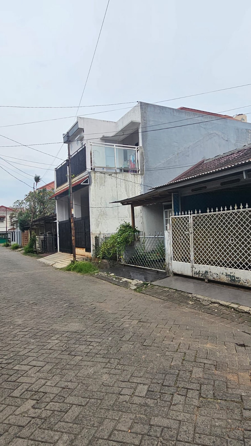 Rumah Siap Huni dengan Hunian Nyaman dan Asri di @Bintaro Jaya, Sektor 5.
