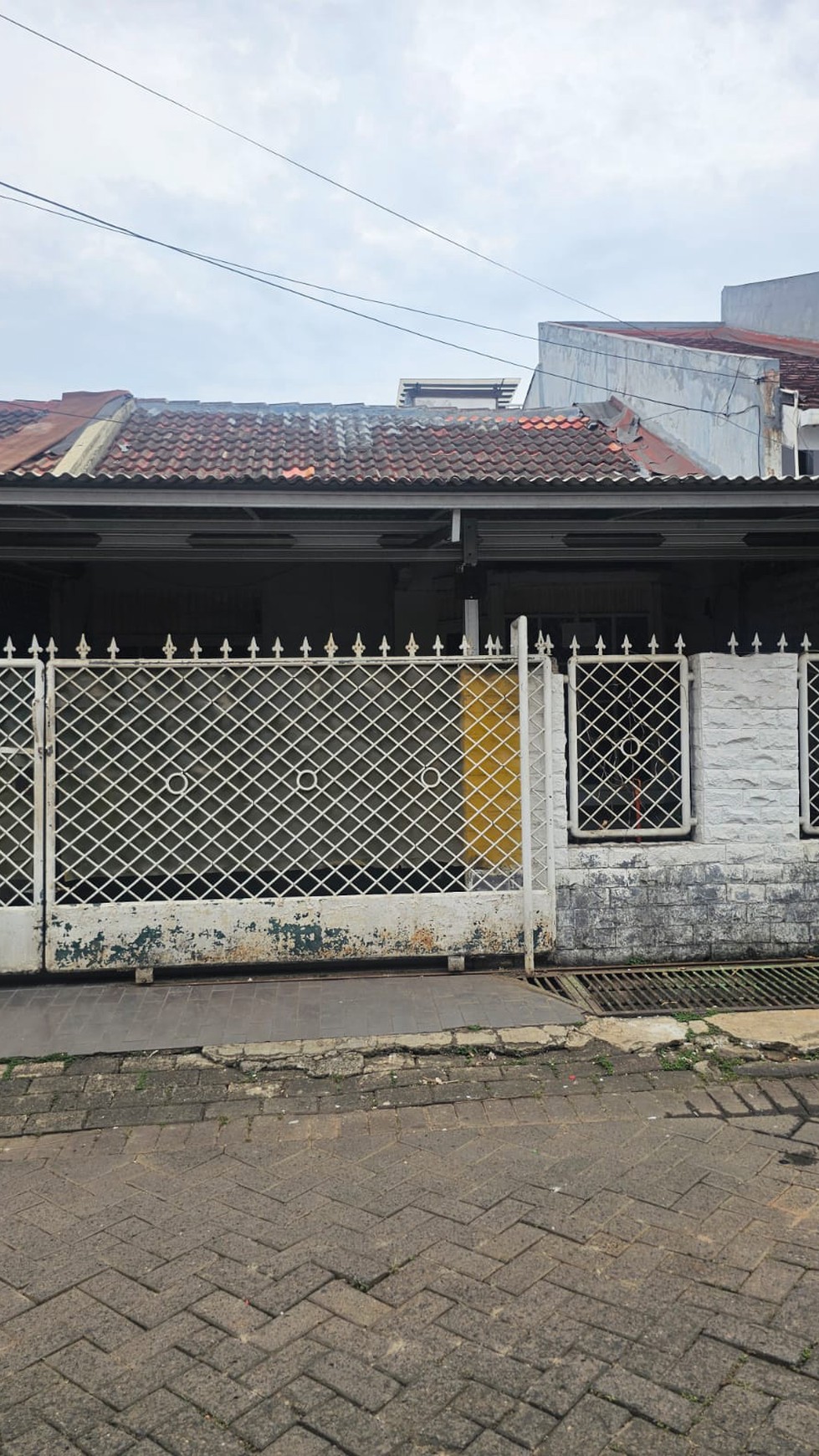 Rumah Siap Huni dengan Hunian Nyaman dan Asri di @Bintaro Jaya, Sektor 5.