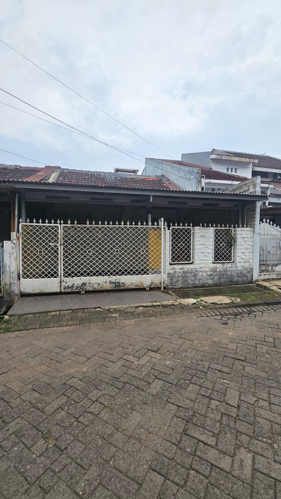 Rumah Siap Huni dengan Hunian Nyaman dan Asri di @Bintaro Jaya, Sektor 5.