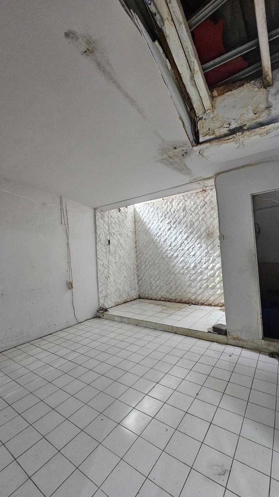 Rumah Siap Huni dengan Hunian Nyaman dan Asri di @Bintaro Jaya, Sektor 5.