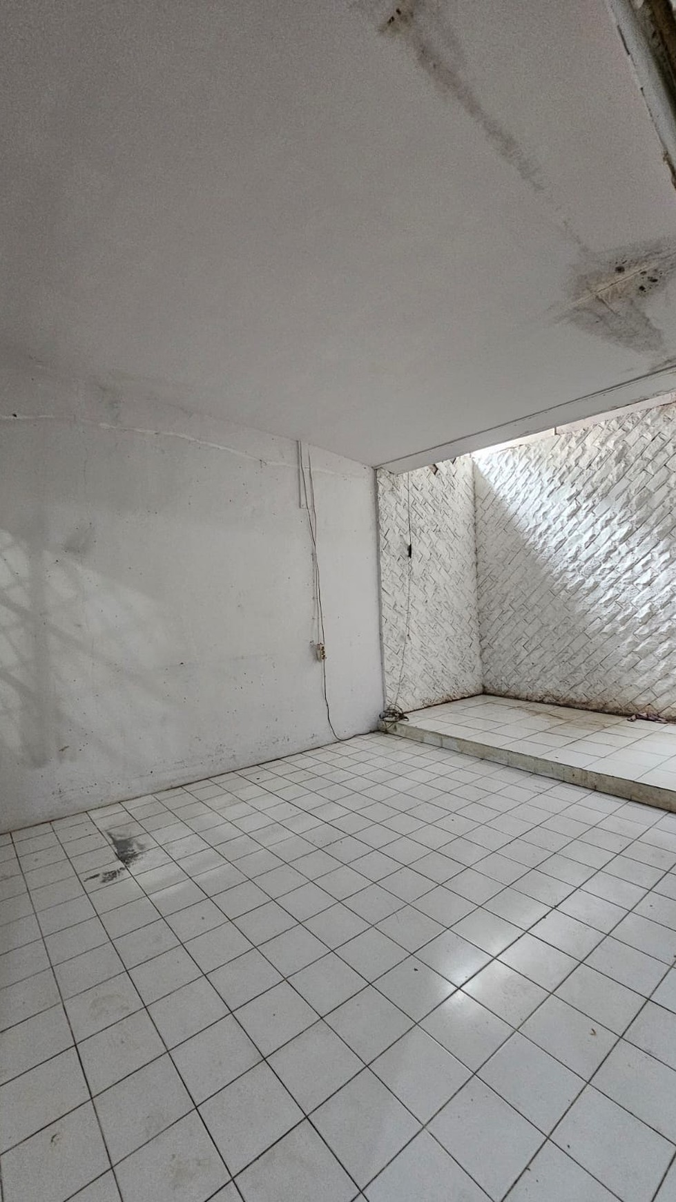 Rumah Siap Huni dengan Hunian Nyaman dan Asri di @Bintaro Jaya, Sektor 5.