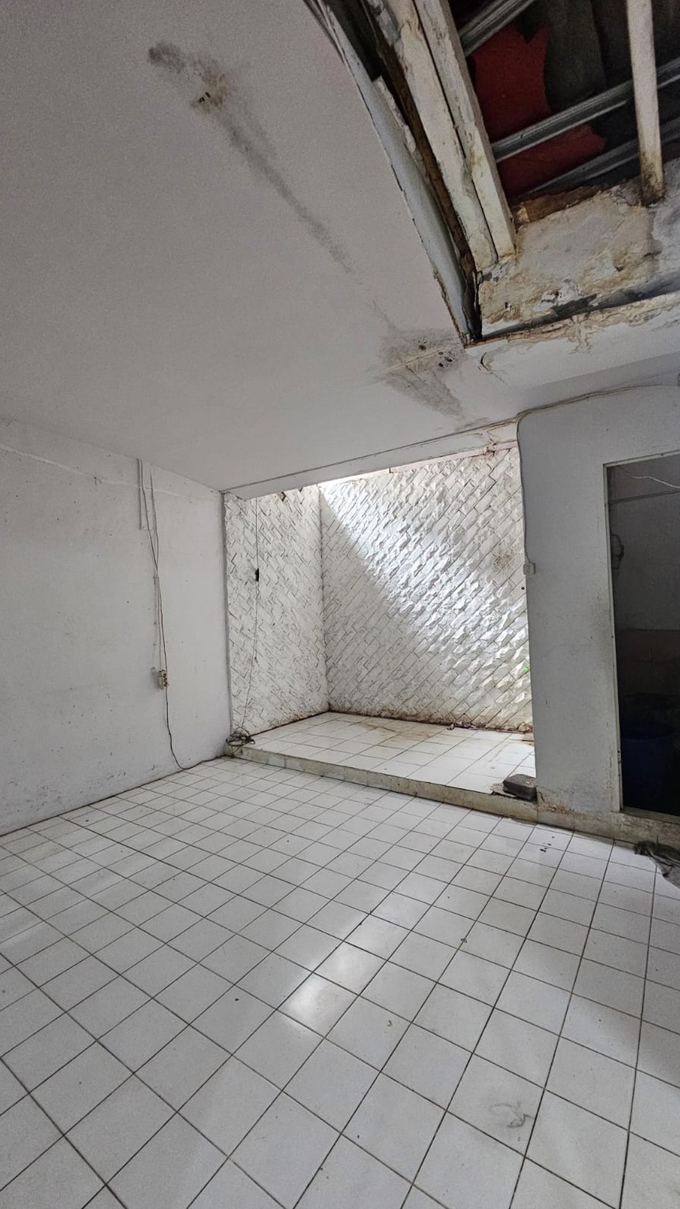 Rumah Siap Huni dengan Hunian Nyaman dan Asri di @Bintaro Jaya, Sektor 5.