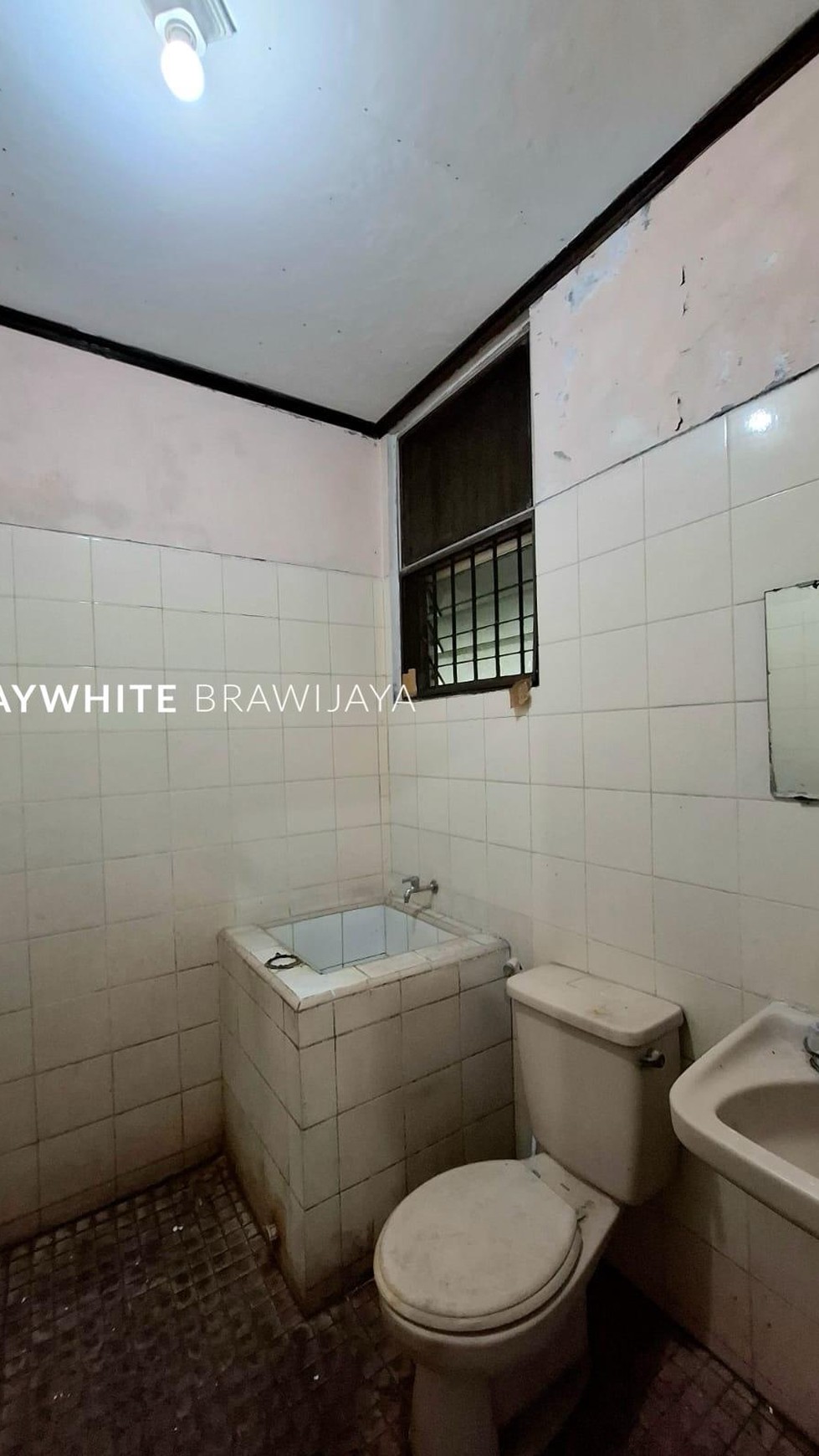 Rumah Lama Butuh Renovasi Area Kebayoran Baru