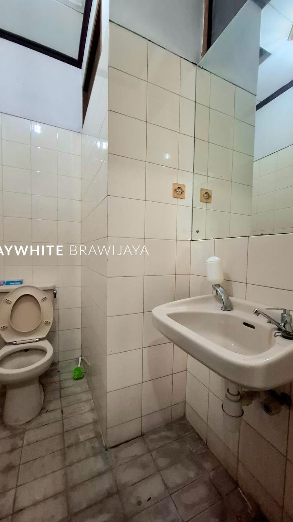 Rumah Lama Butuh Renovasi Area Kebayoran Baru