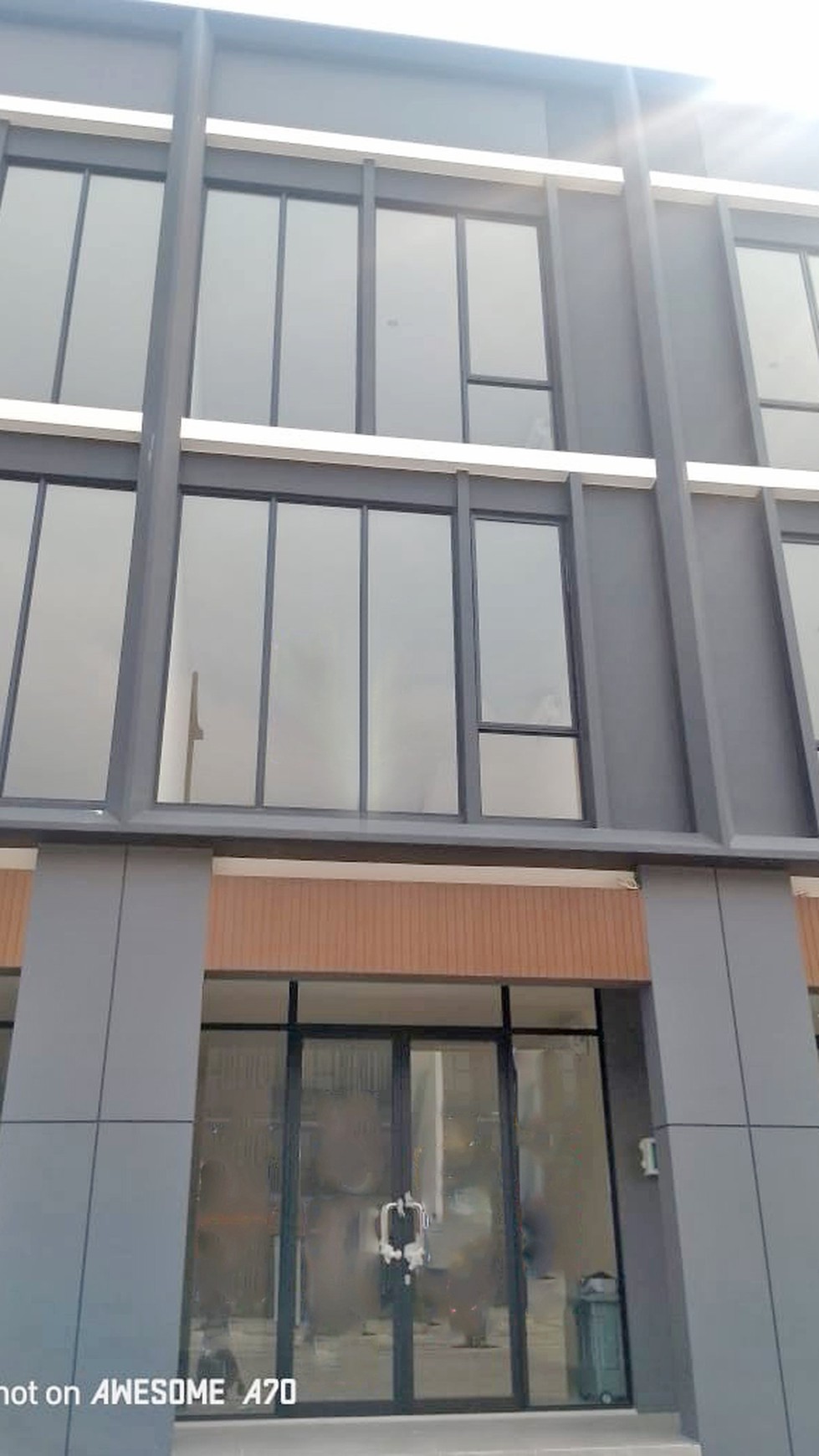 Ruko 3 lantai di Hampton Gading Serpong