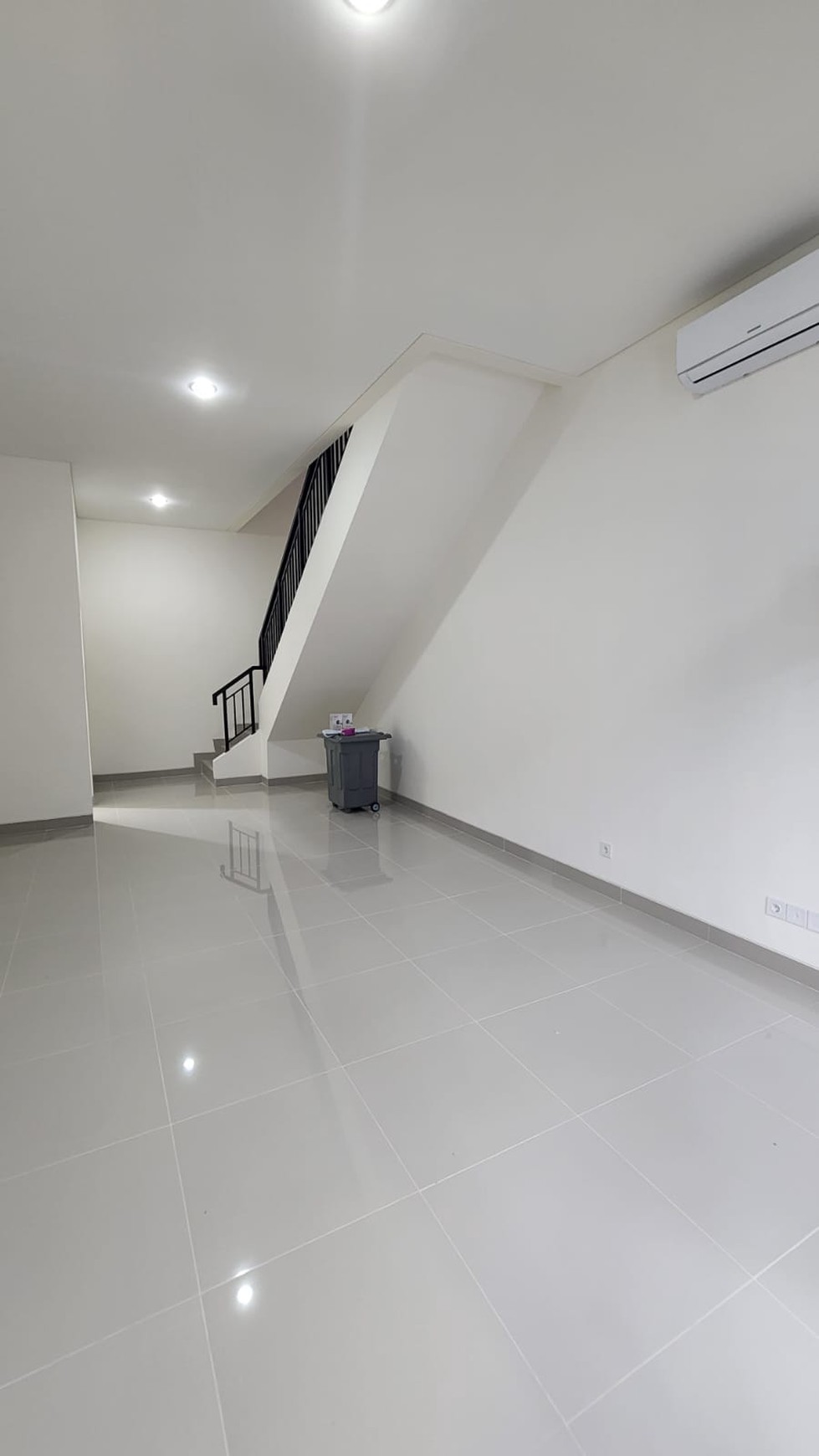 Ruko 3 lantai di Hampton Gading Serpong