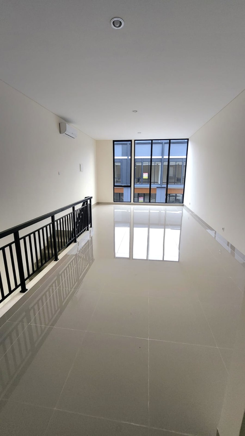 Ruko 3 lantai di Hampton Gading Serpong