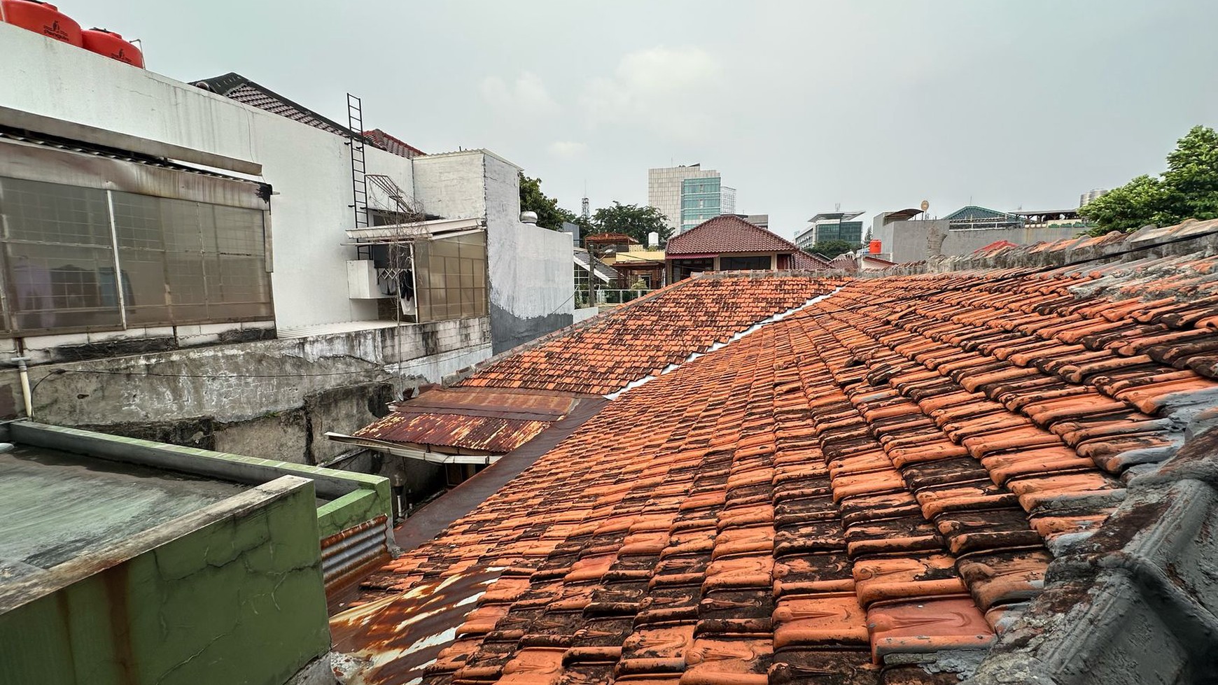 Dijual Rumah Tua di Cempaka Putih Timur 615m Hitung Tanah Saja Harga Menarik