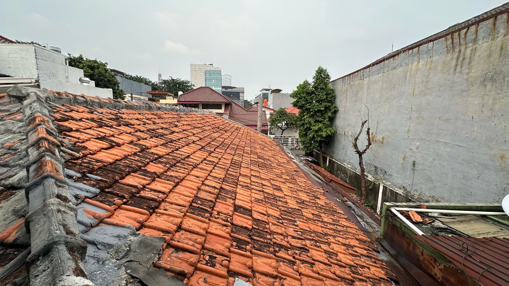 Dijual Rumah Tua di Cempaka Putih Timur 615m Hitung Tanah Saja Harga Menarik