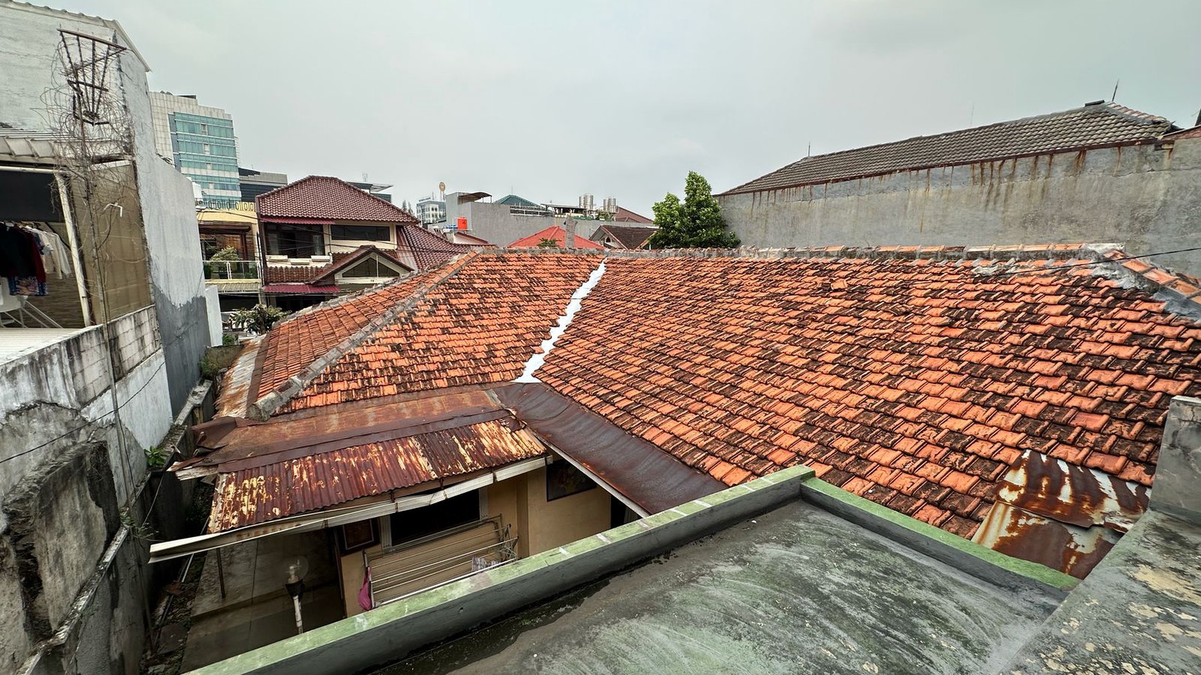 Dijual Rumah Tua di Cempaka Putih Timur 615m Hitung Tanah Saja Harga Menarik