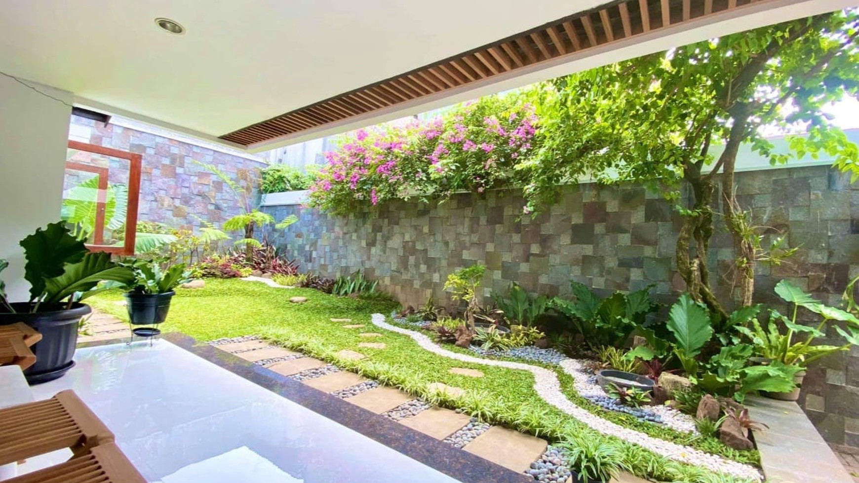 Rumah Lux Siap Huni di Bandung Utara, Budisari