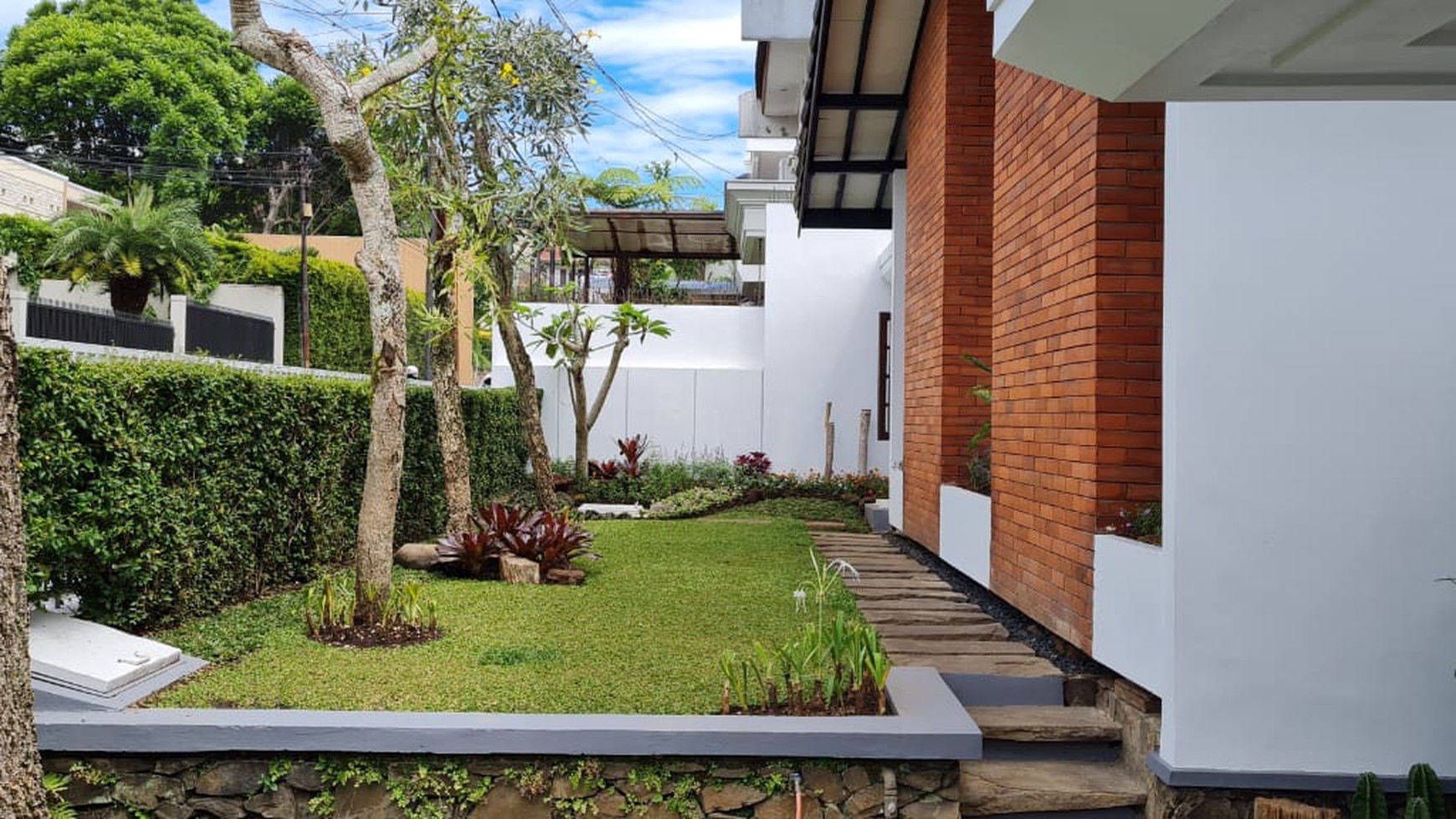 Rumah Lux Siap Huni di Bandung Utara, Budisari