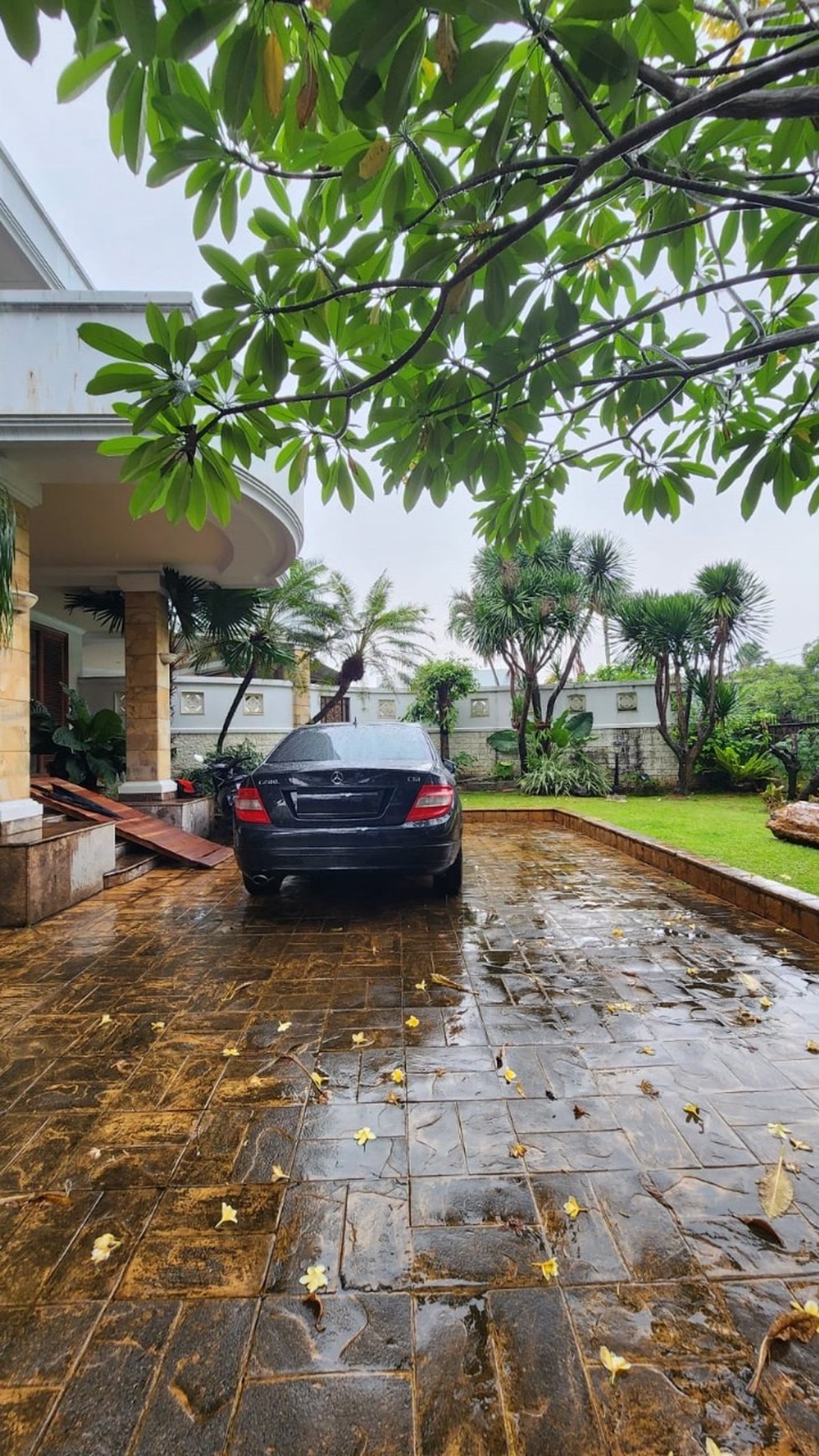 Turun Harga Siap Huni Rumah Mewah Lama Ada Swimming Pool Besar di Pondok Indah Jakarta Selatan