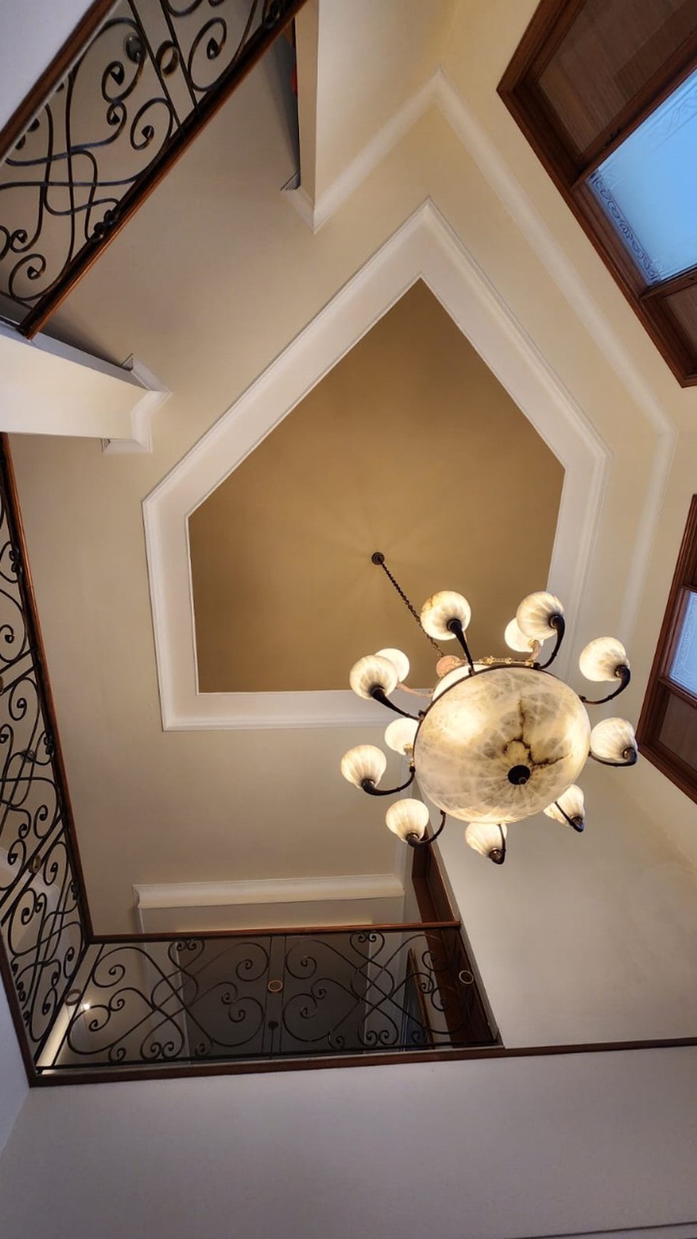 Turun Harga Siap Huni Rumah Mewah Lama Ada Swimming Pool Besar di Pondok Indah Jakarta Selatan