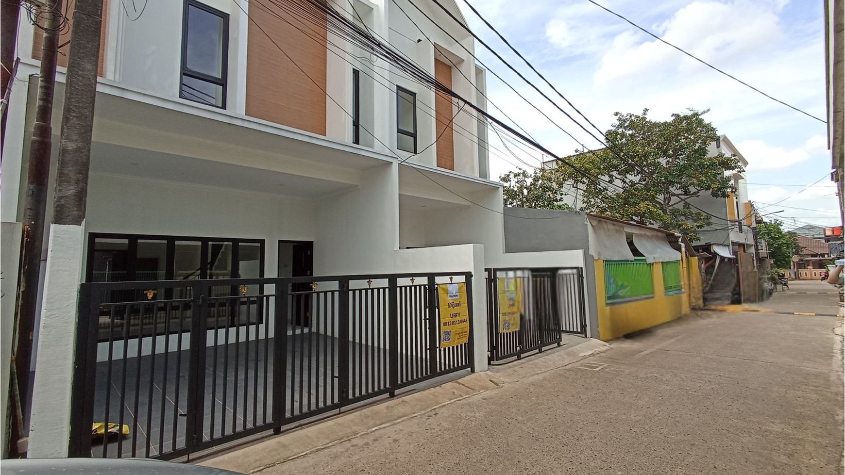 Rumah Baru Modern 2 Lantai - Nyaman, Siap Huni di Lubang Buaya, Cipayung - Jakarta Timur