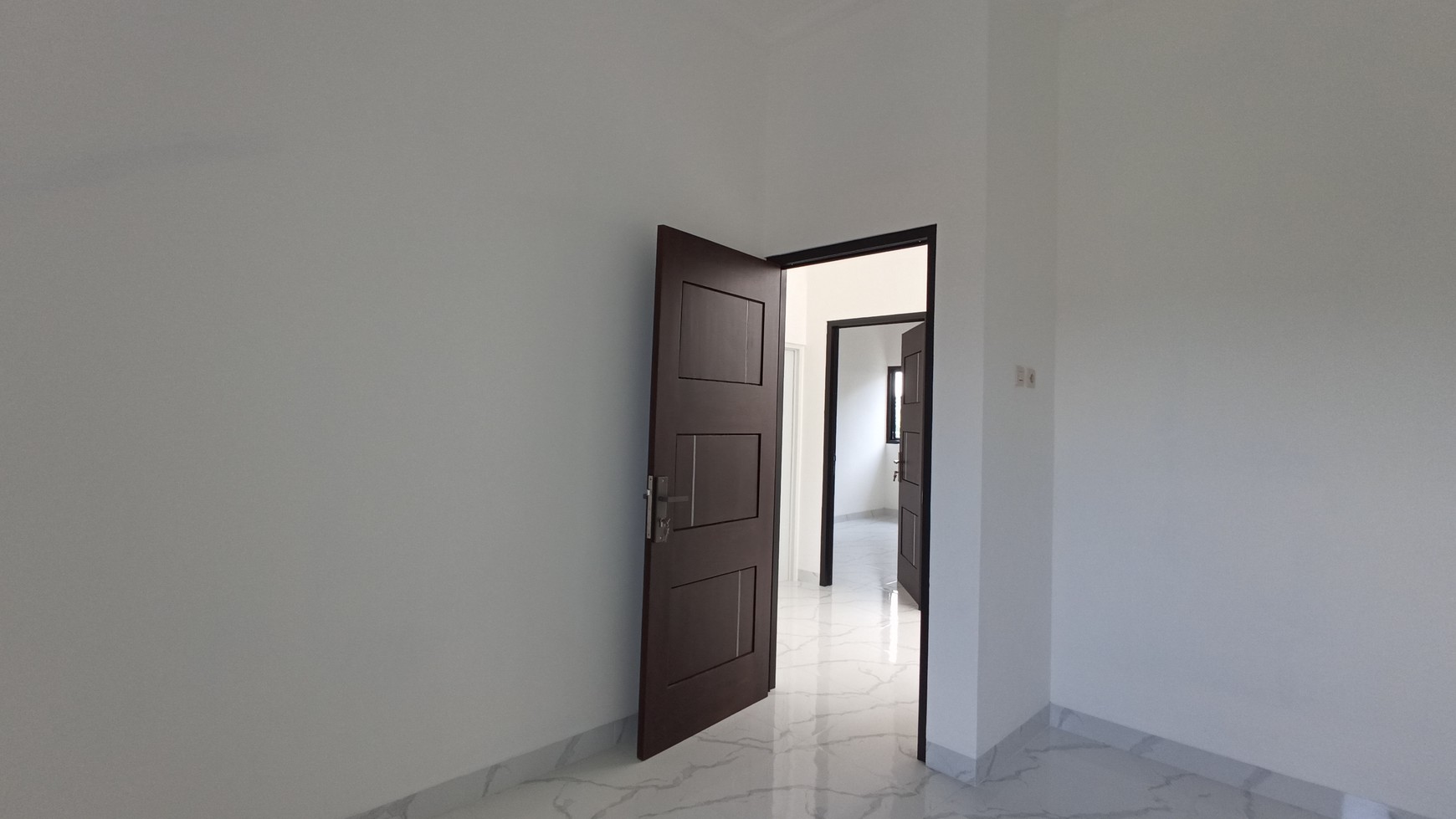 Rumah Baru Modern 2 Lantai - Nyaman, Siap Huni di Lubang Buaya, Cipayung - Jakarta Timur