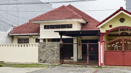 Dijual Rumah di Jalan Boulevard Nirwana Executive, Surabaya Timur