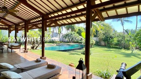 Harga Terbaik!! Rumah Gaya Bali Taman Sangat Luas Area Pejaten Barat
