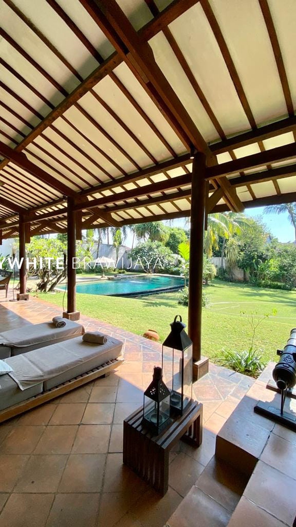 Harga Terbaik!! Rumah Gaya Bali Taman Sangat Luas Area Pejaten Barat