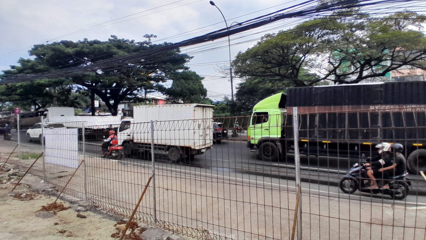 Investasi Terbaik Tanah Komersial Murah di bawah NJOP di lokasi emas di Jalan alternatif Cibubur