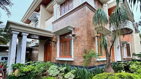 Rumah Mewah dengan Pool di Brawijaya, Kebayoran Baru, Jakarta