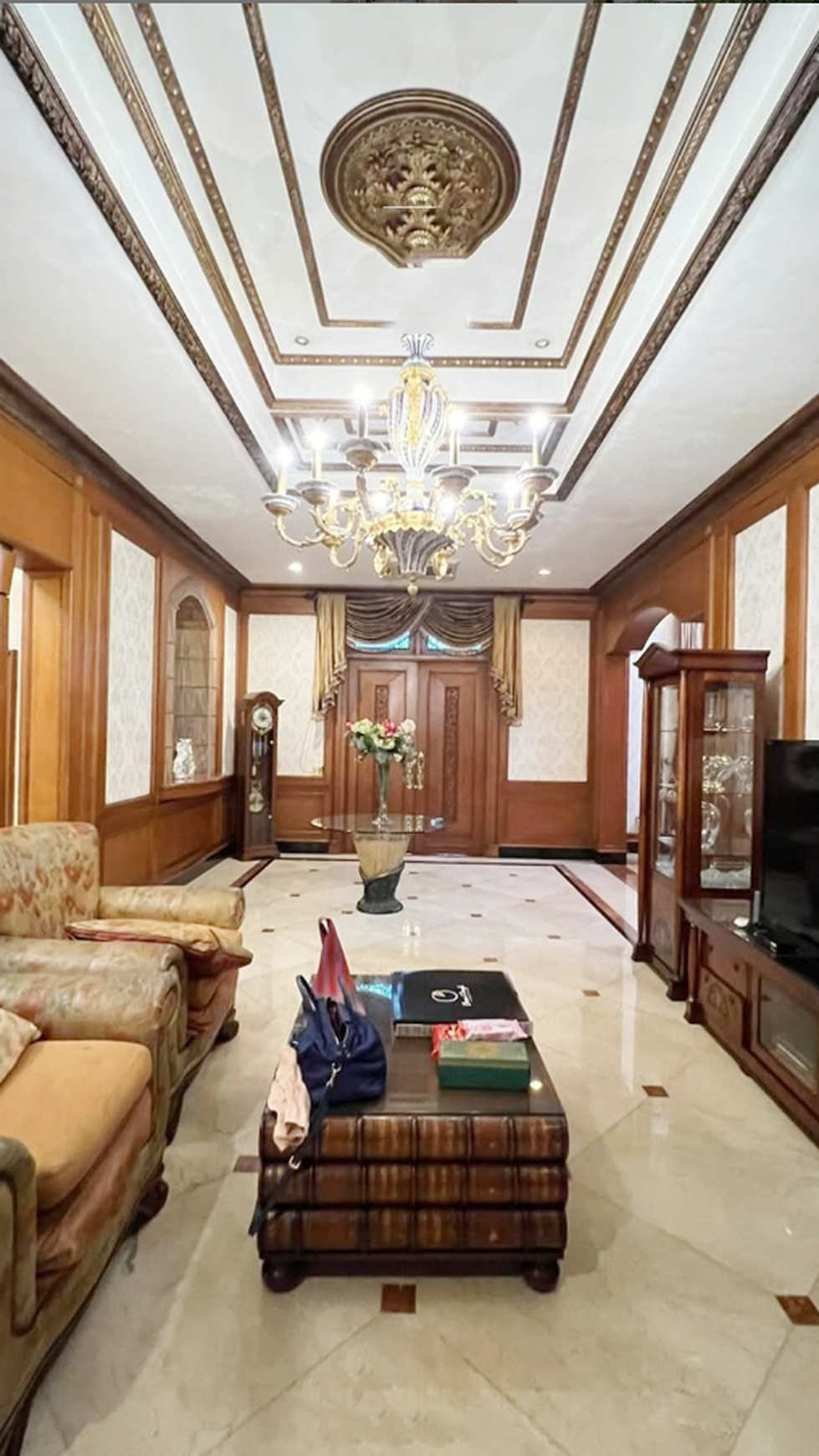 Rumah Mewah dengan Pool di Brawijaya, Kebayoran Baru, Jakarta