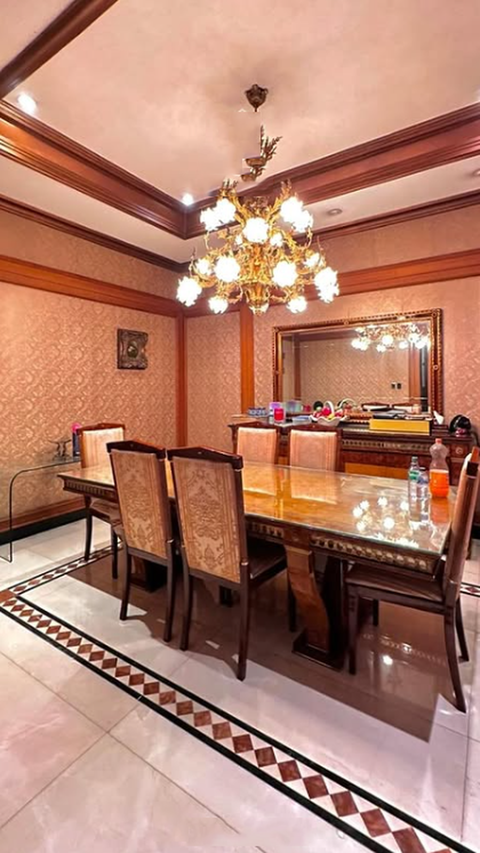 Rumah Mewah dengan Pool di Brawijaya, Kebayoran Baru, Jakarta
