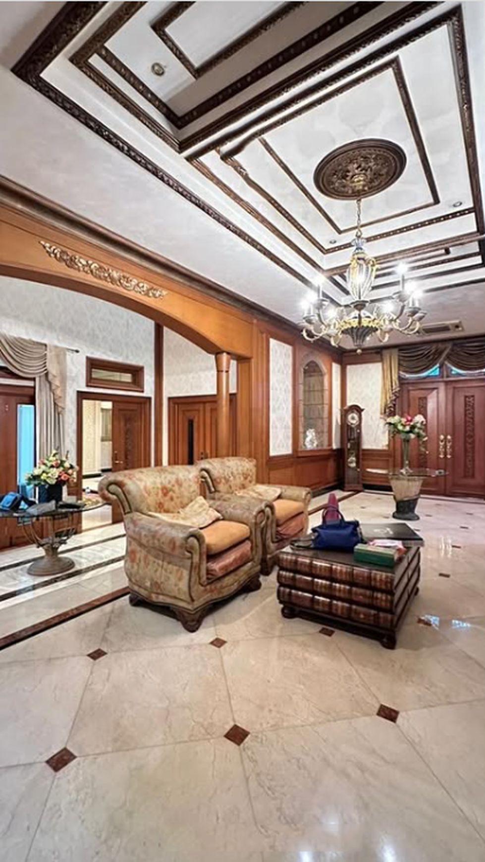 Rumah Mewah dengan Pool di Brawijaya, Kebayoran Baru, Jakarta