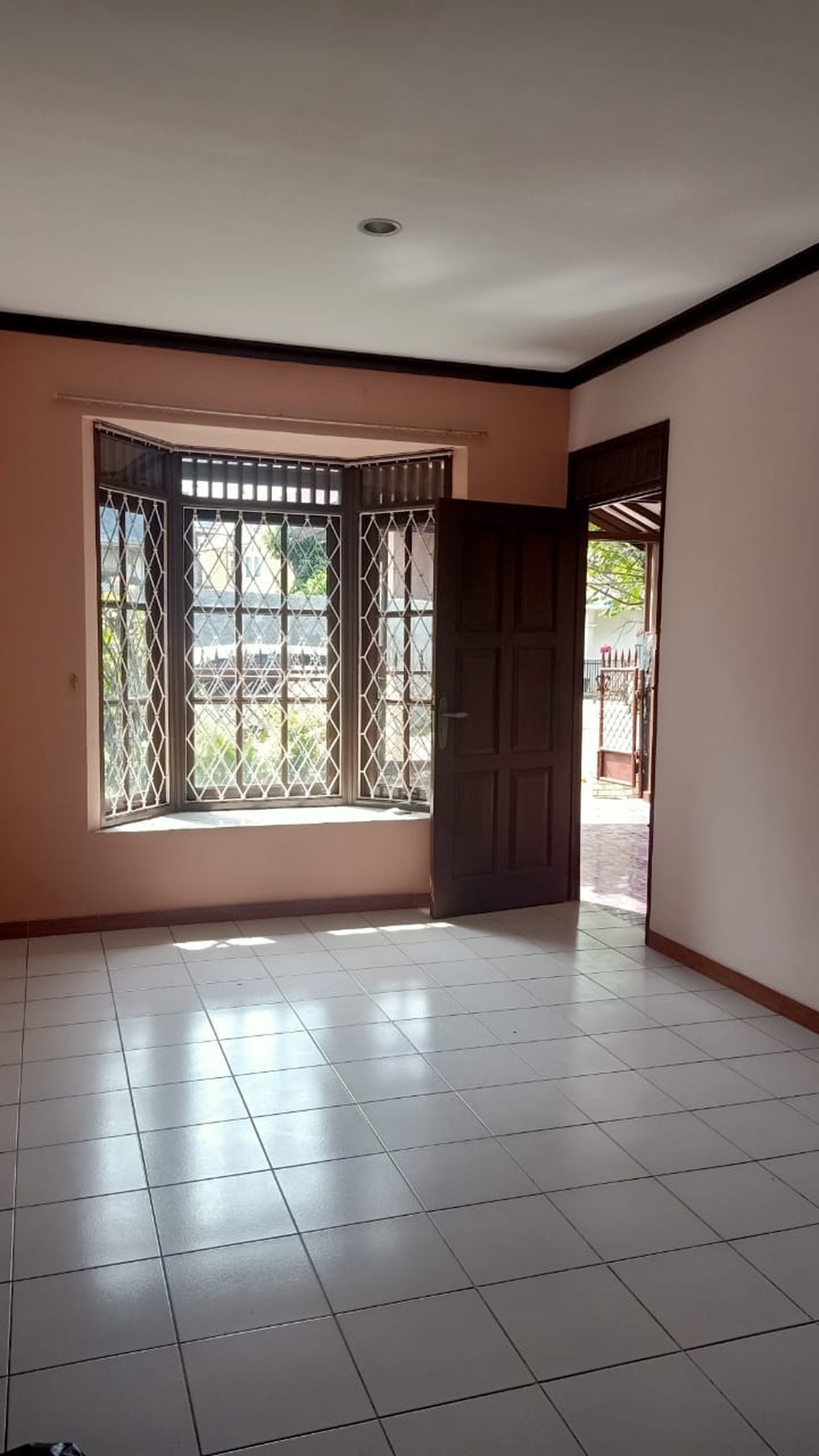 Di Sewa Rumah 2 Lantai Nyaman dan Asri di Bintaro, Sektor 5