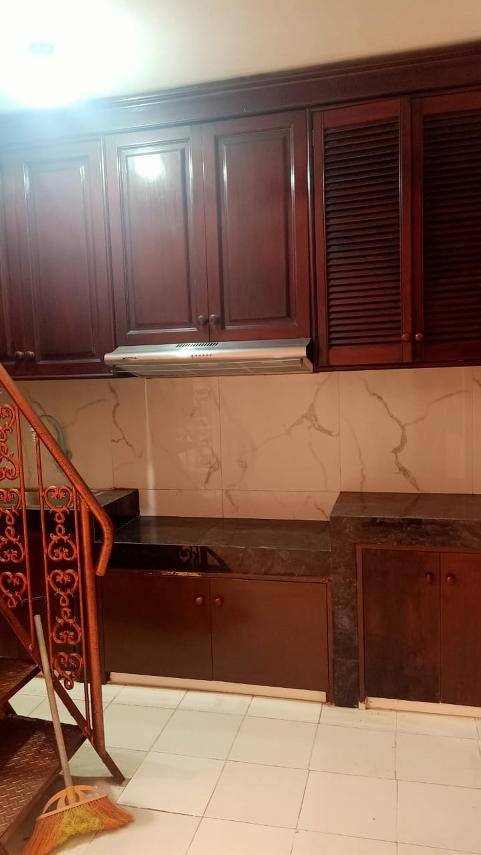 Di Sewa Rumah 2 Lantai Nyaman dan Asri di Bintaro, Sektor 5