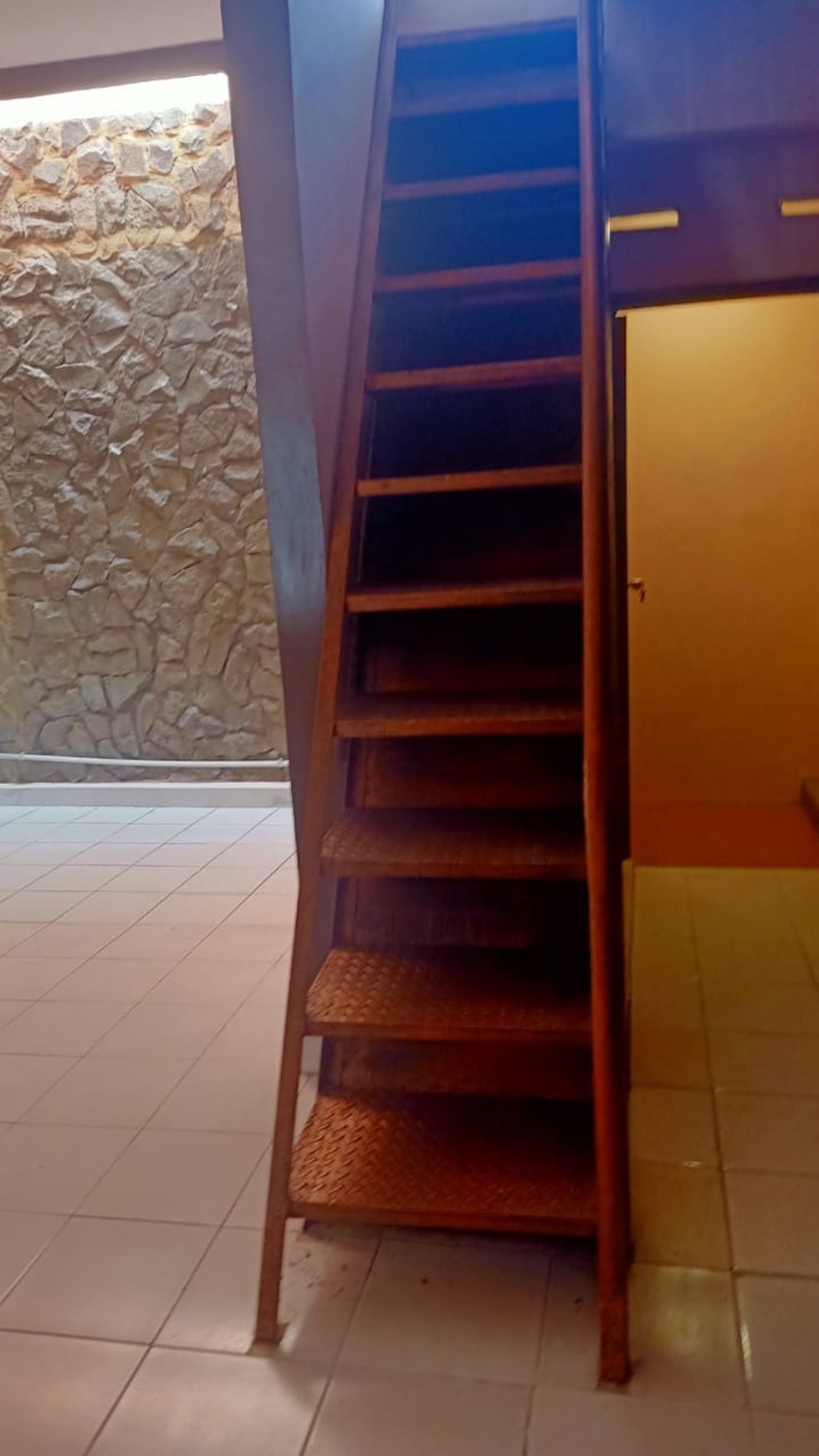Di Sewa Rumah 2 Lantai Nyaman dan Asri di Bintaro, Sektor 5
