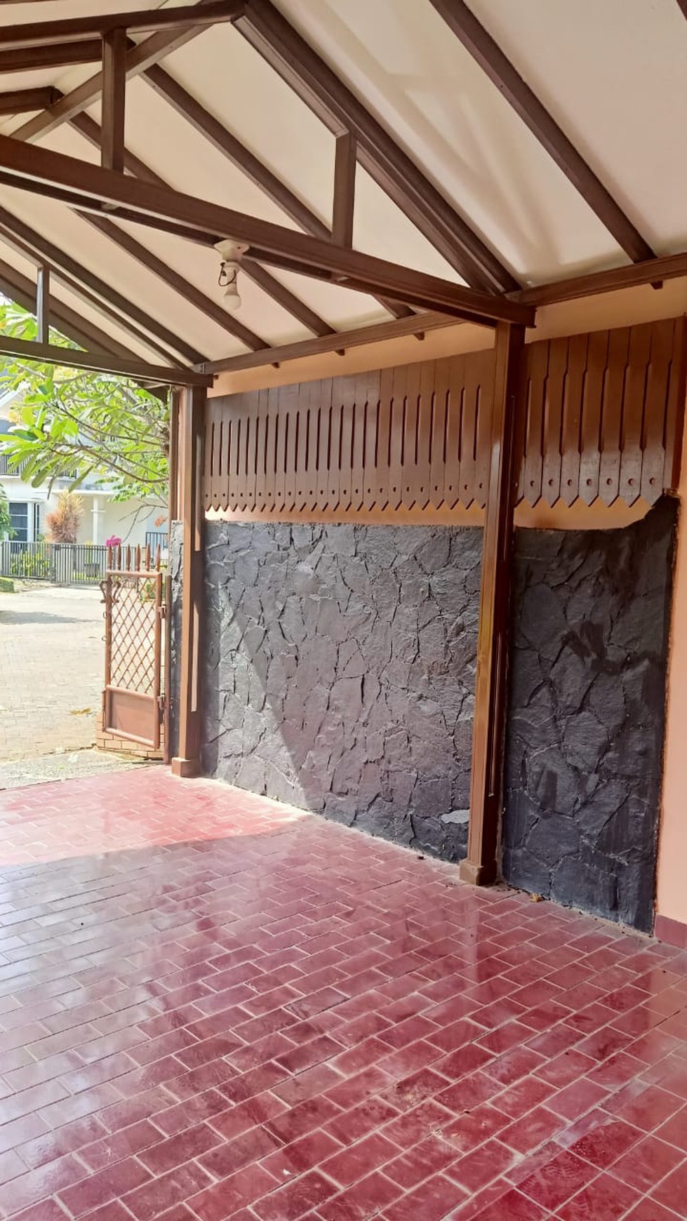 Di Sewa Rumah 2 Lantai Nyaman dan Asri di Bintaro, Sektor 5