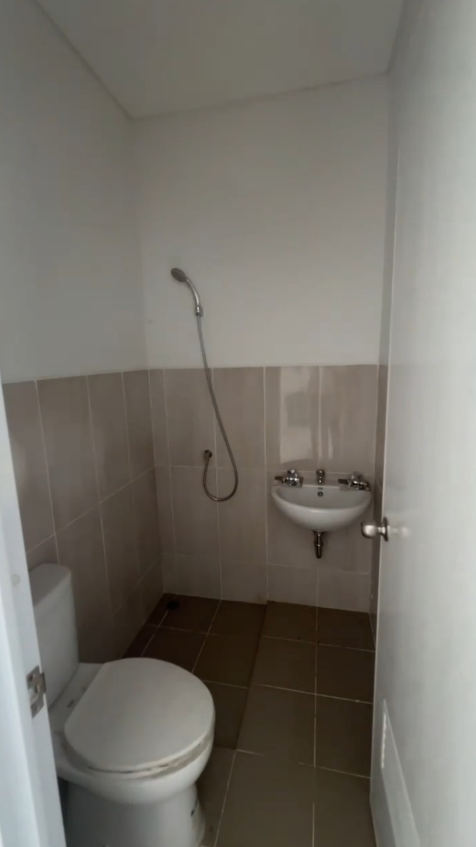 Flash Sale. Rumah modern Paramount Petals cluster Aster